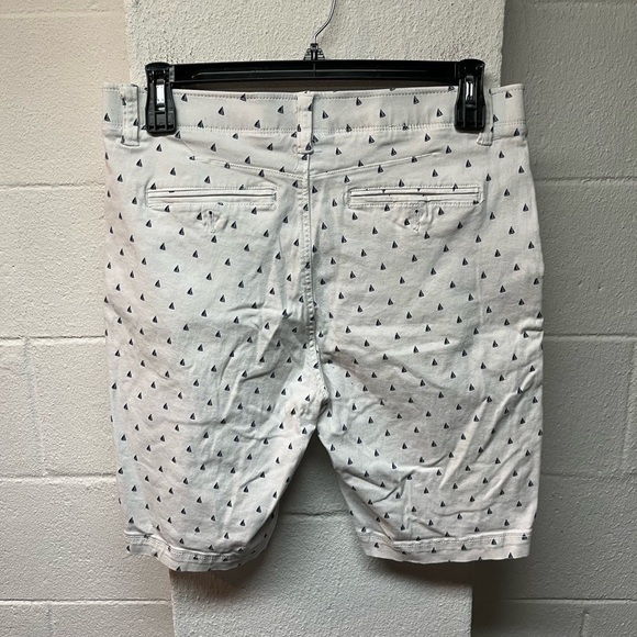 Plugg White Shorts with Navy Sailboat Pattern. Size 32 - Picture 3 of 4